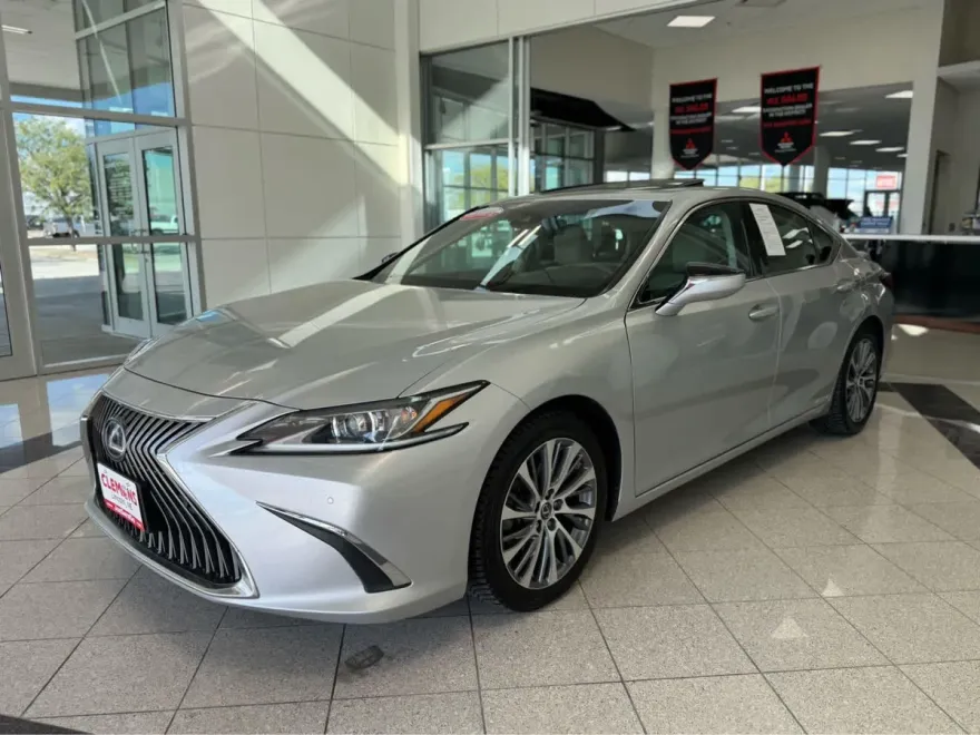 2019 Lexus ES 300h Ultra Luxury photo 1