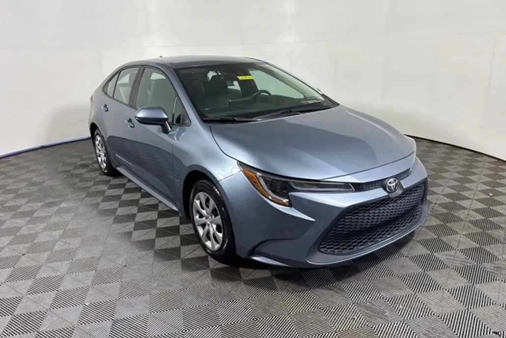 2021 Toyota Corolla LE photo 1
