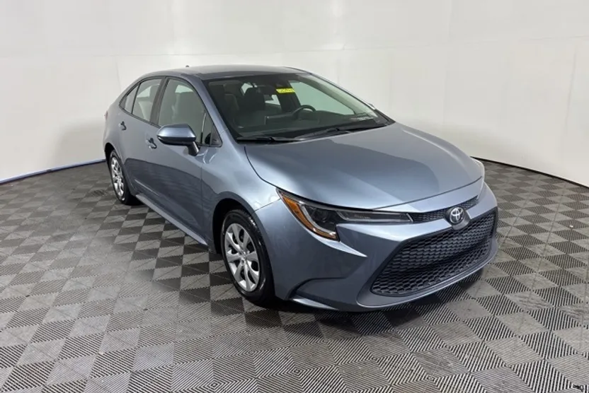 2021 Toyota Corolla LE photo 1