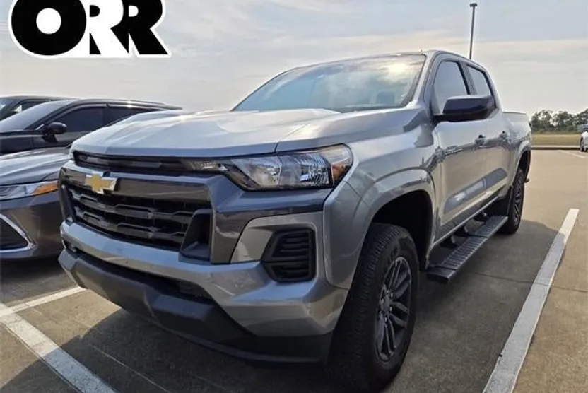 2024 Chevrolet Colorado LT photo 1