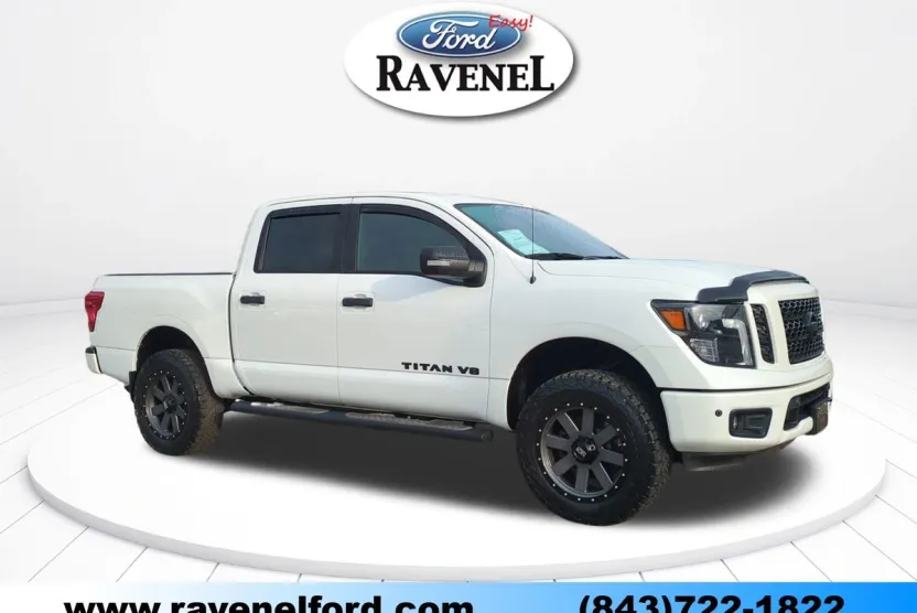 2019 Nissan Titan SL photo 1