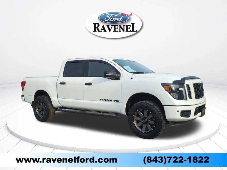 2019 Nissan Titan SL photo 1