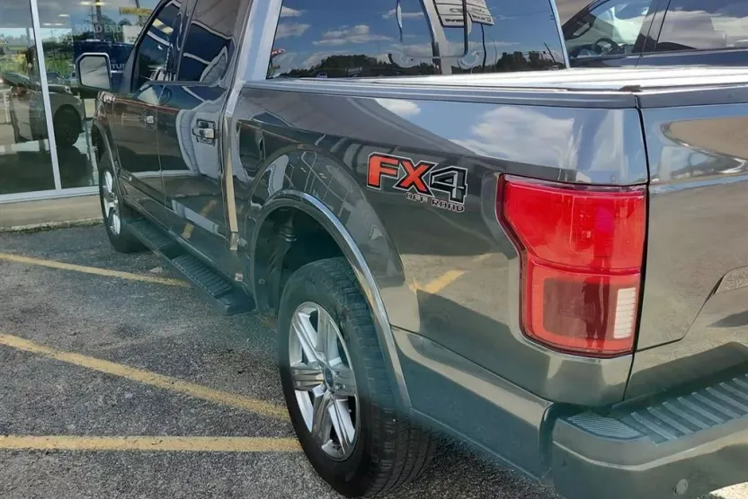 2018 Ford F-150 Lariat photo 1