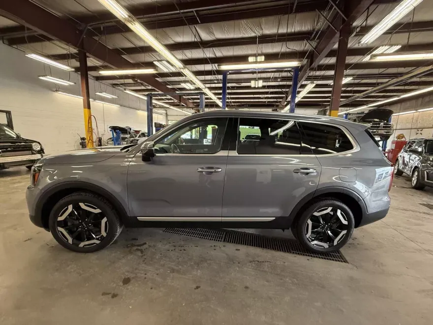 2024 Kia Telluride S photo 1