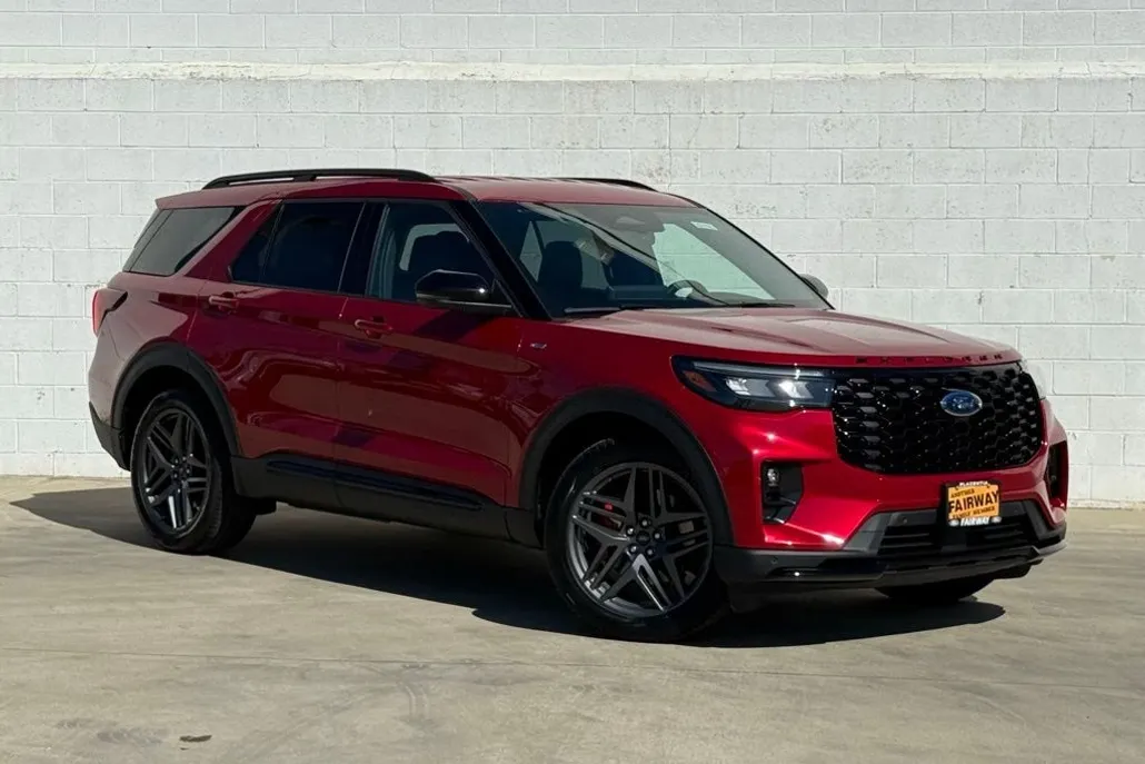2025 Ford Explorer ST-Line photo 1
