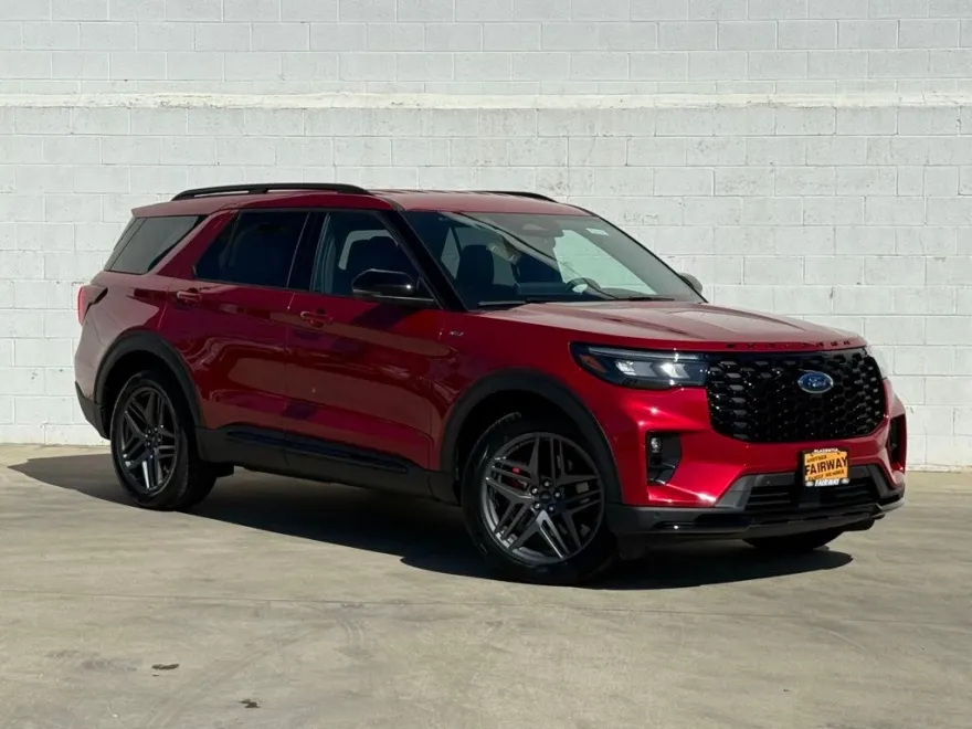 2025 Ford Explorer ST-Line photo 1