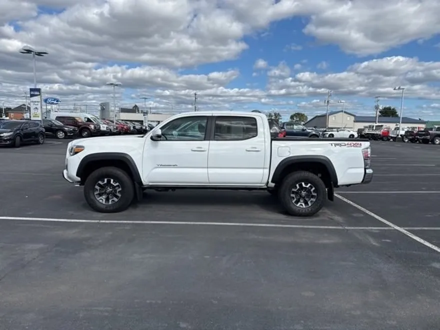 2022 Toyota Tacoma TRD Off-Road photo 1