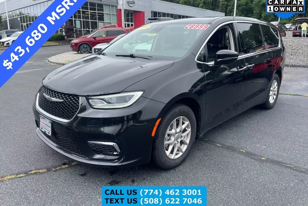 2024 Chrysler Pacifica Touring L photo 1