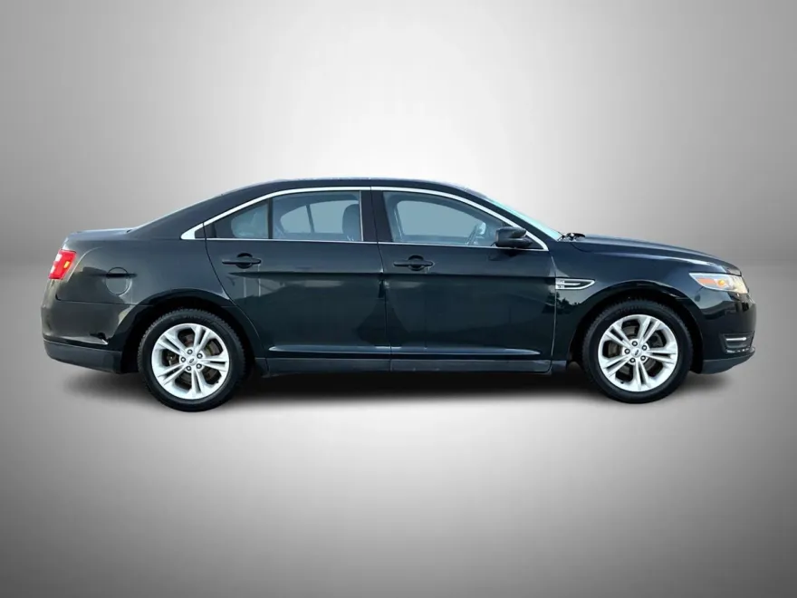 2014 Ford Taurus SEL photo 1