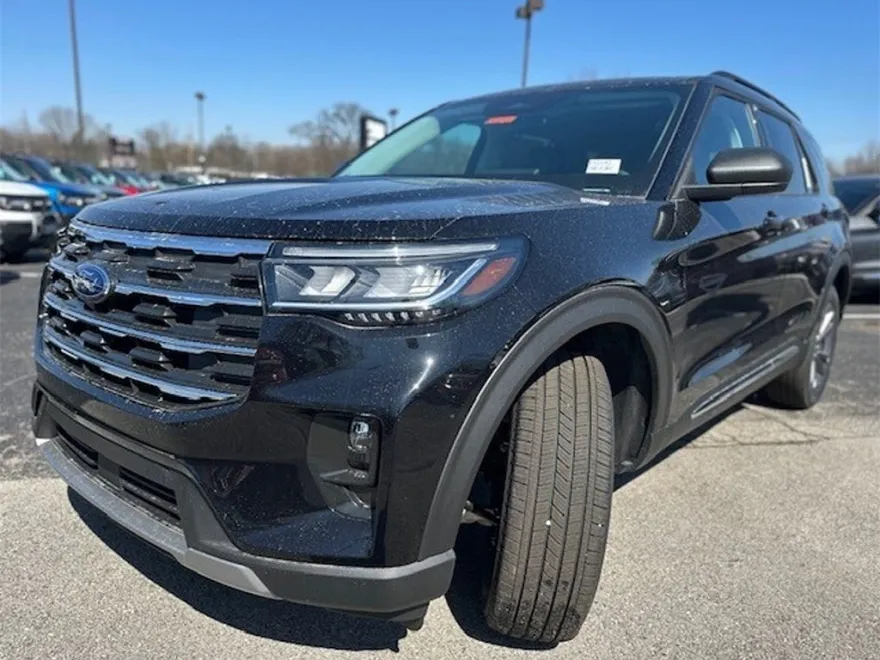 2025 Ford Explorer photo 1