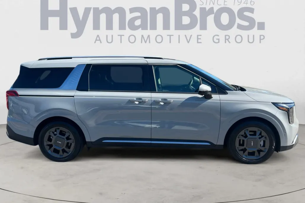 2025 Kia Carnival SX photo 1