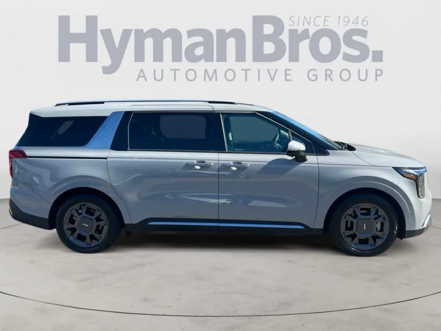 2025 Kia Carnival SX photo 1