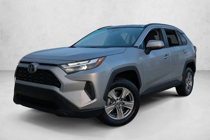 2024 Toyota RAV4 XLE photo 1