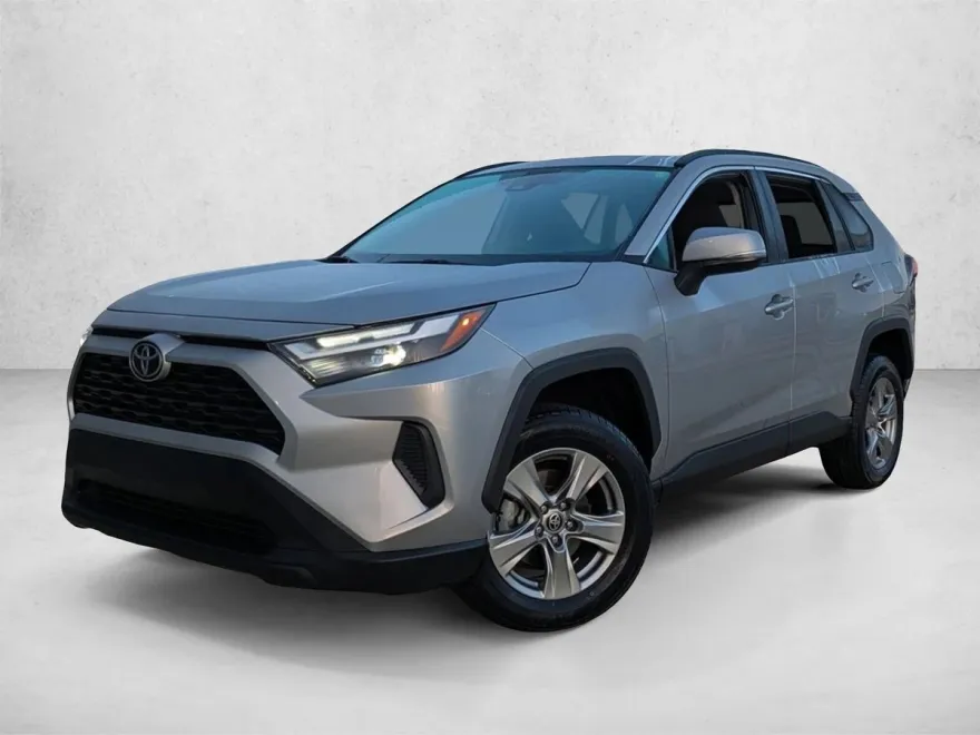 2024 Toyota RAV4 XLE photo 1