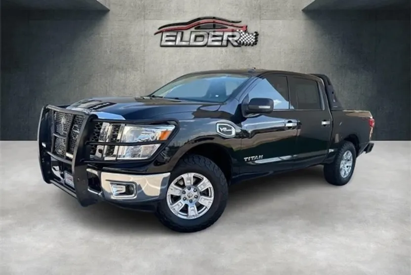 2017 Nissan Titan SV photo 1
