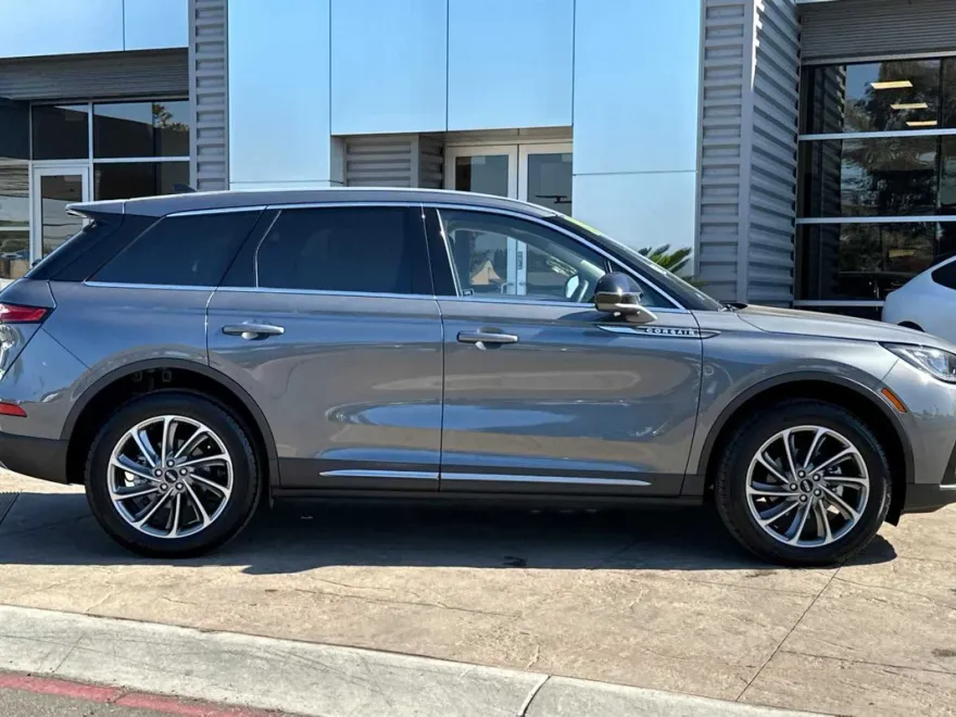 2024 Lincoln Corsair Premiere photo 1