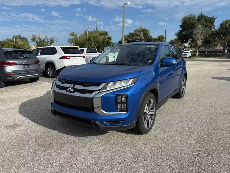 2024 Mitsubishi Outlander Sport SE photo 1
