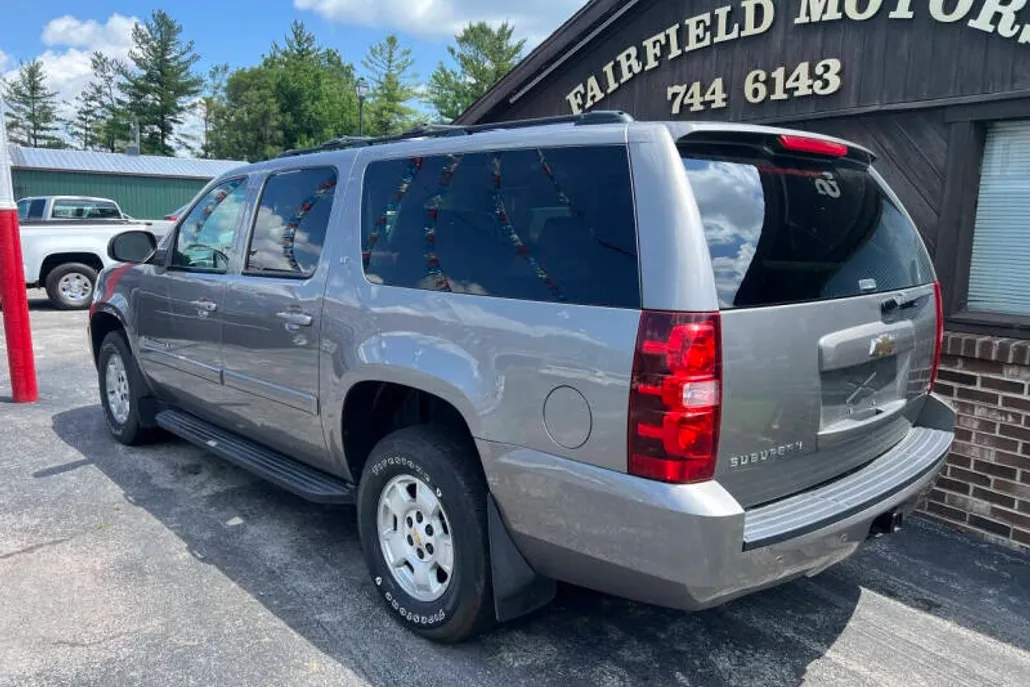 2009 Chevrolet Suburban LT photo 1
