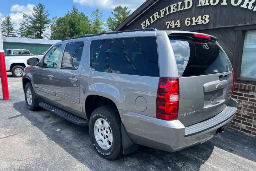 2009 Chevrolet Suburban LT photo 1
