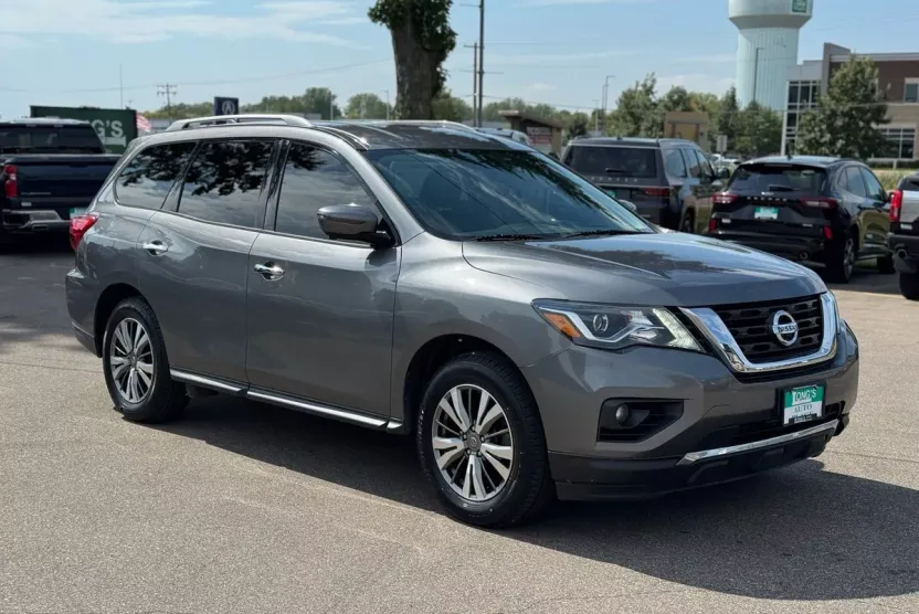 2020 Nissan Pathfinder SL photo 1