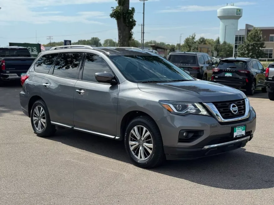 2020 Nissan Pathfinder SL photo 1