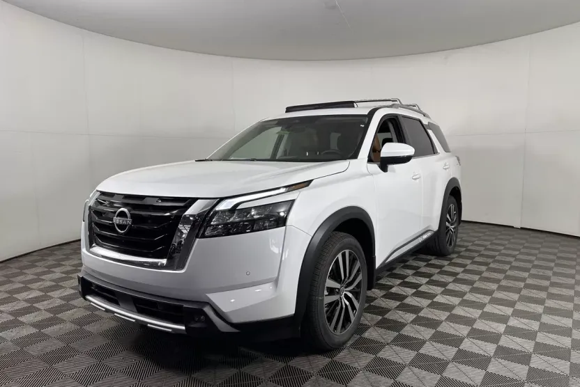 2025 Nissan Pathfinder Platinum photo 1