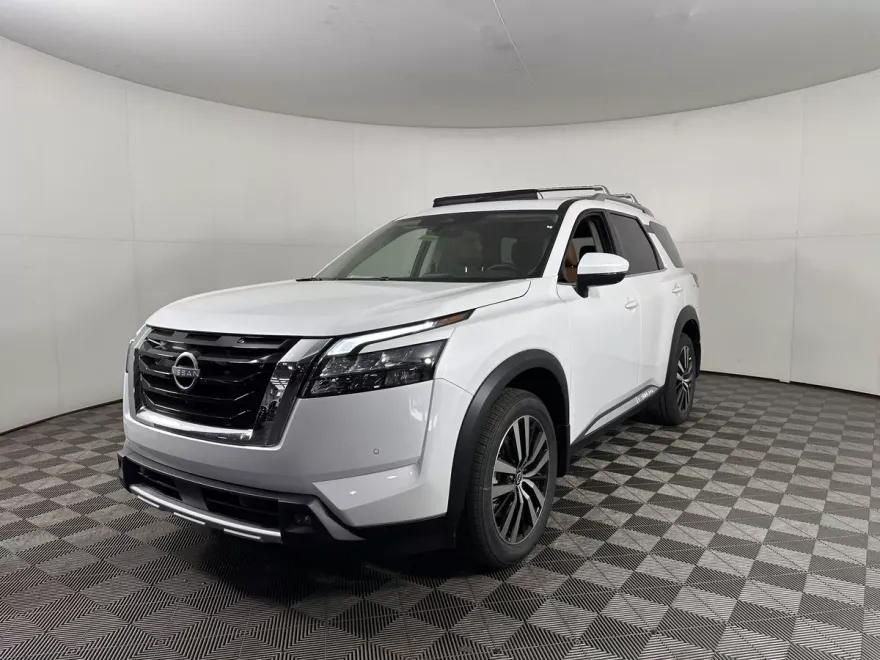 2025 Nissan Pathfinder Platinum photo 1