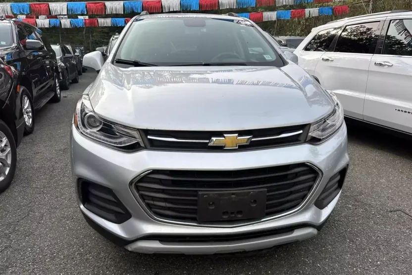 2022 Chevrolet Trax LT photo 1