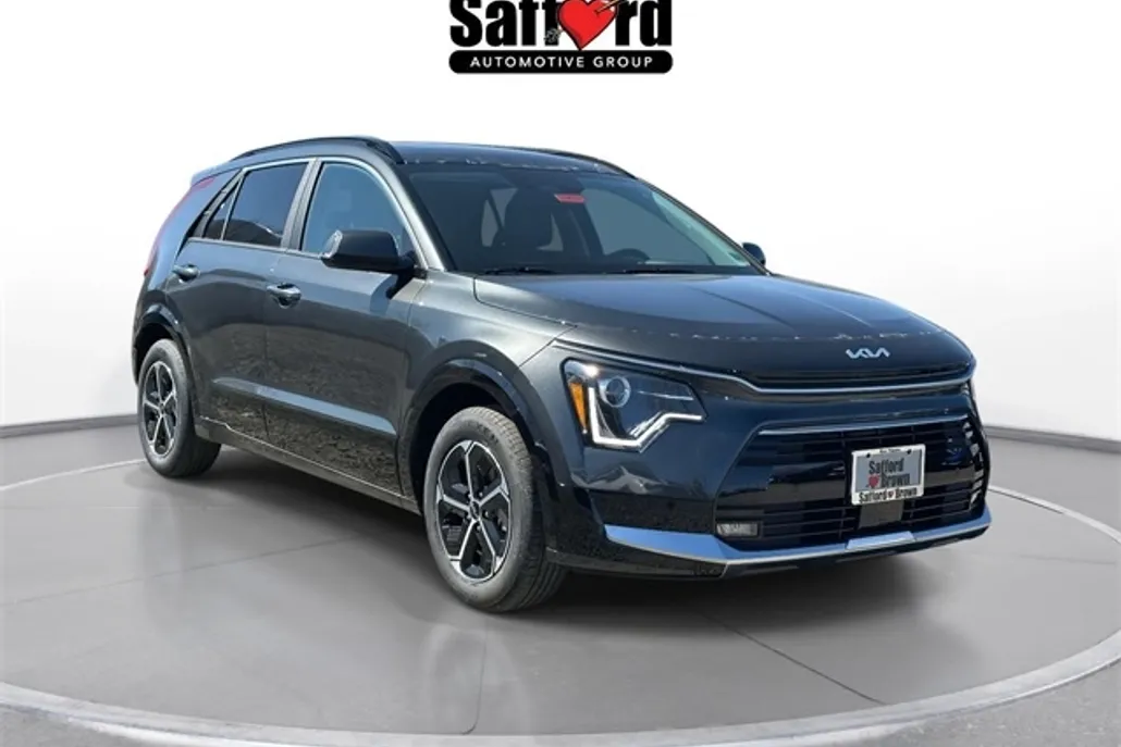 2025 Kia Niro SX photo 1