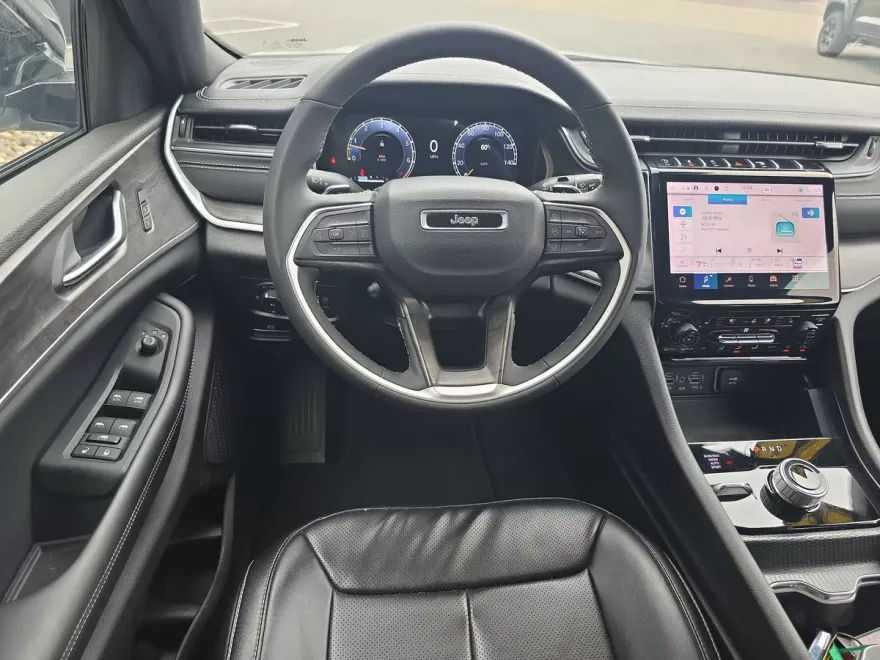 2024 Jeep Grand Cherokee Limited photo 1