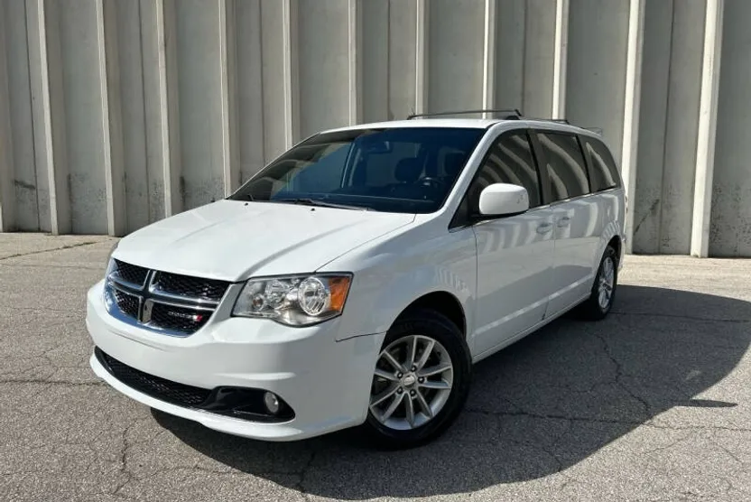 2019 Dodge Grand Caravan SXT photo 1