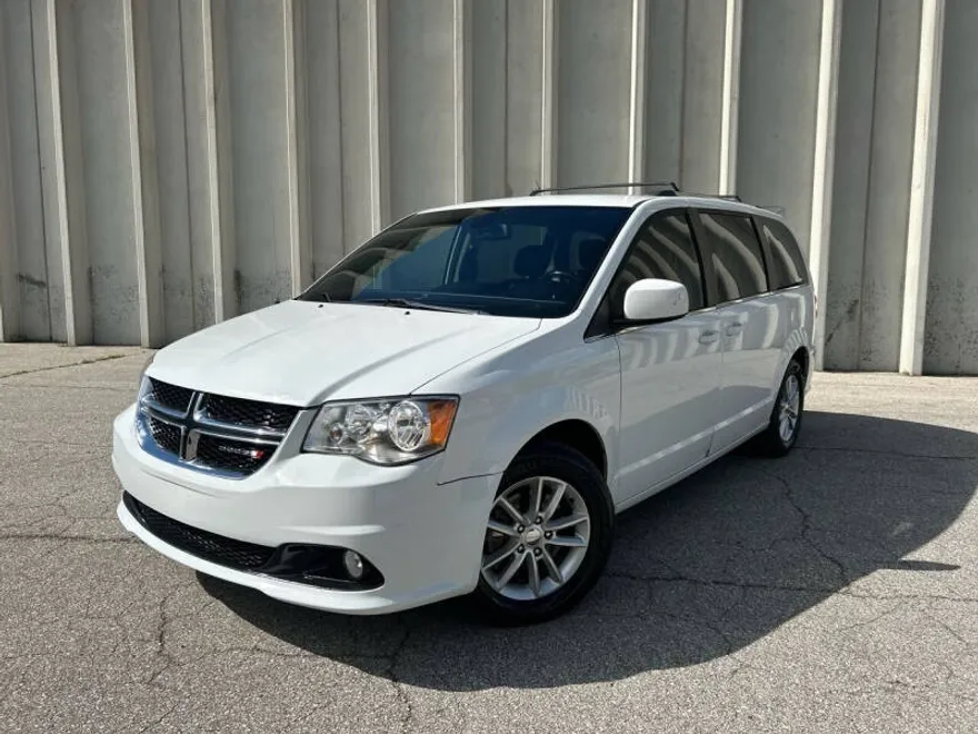 2019 Dodge Grand Caravan SXT photo 1