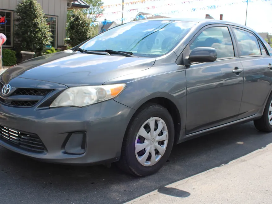 2011 Toyota Corolla photo 1