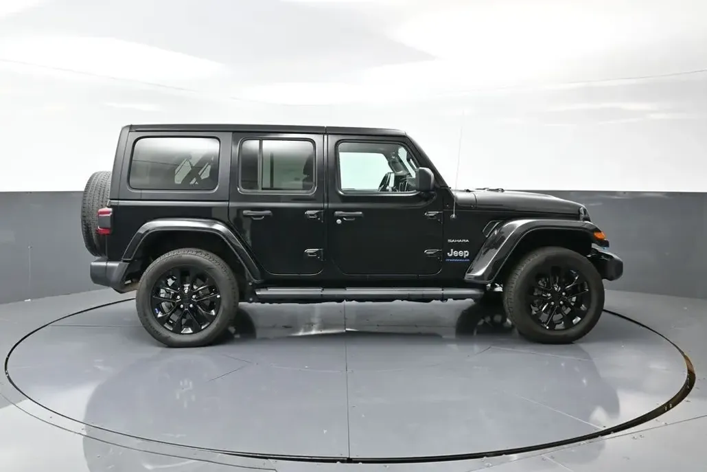 2022 Jeep Wrangler Unlimited Sahara Altitude photo 1