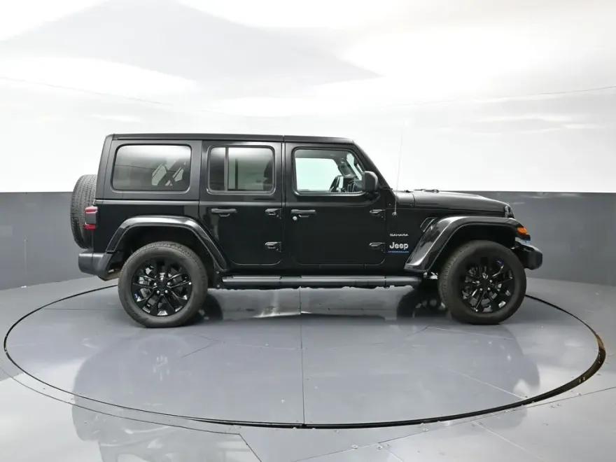 2022 Jeep Wrangler Unlimited Sahara Altitude photo 1