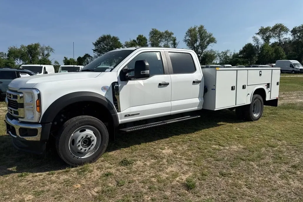 2024 Ford F-550 XL photo 1