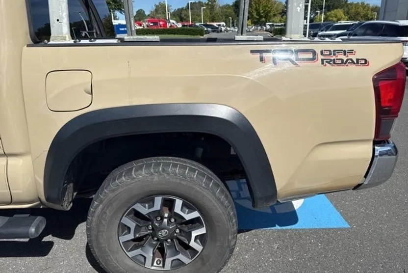 2020 Toyota Tacoma TRD Off-Road V6 photo 1