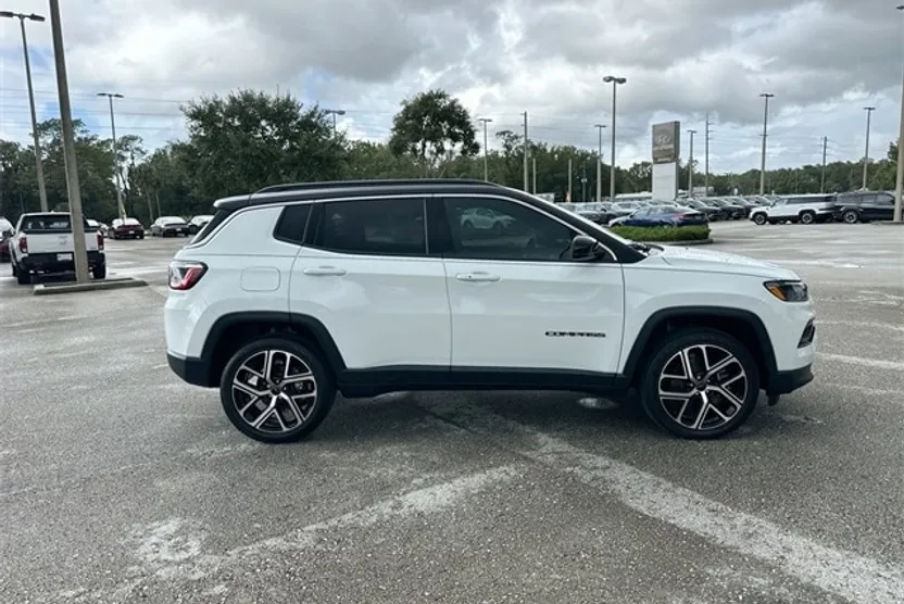 2025 Jeep Compass Limited photo 1