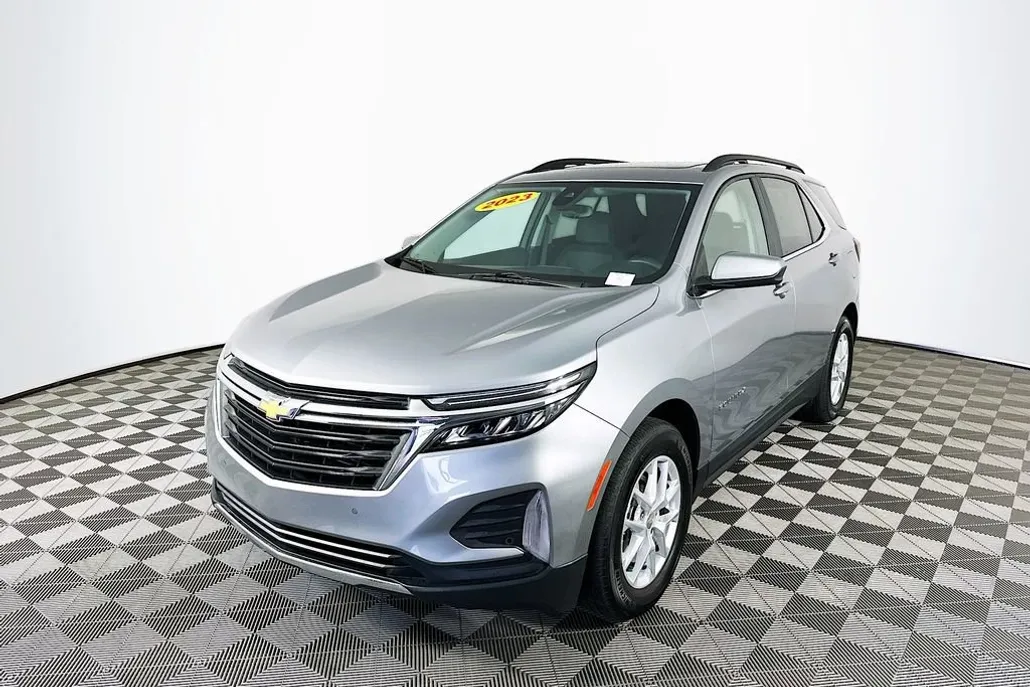 2023 Chevrolet Equinox LT photo 1