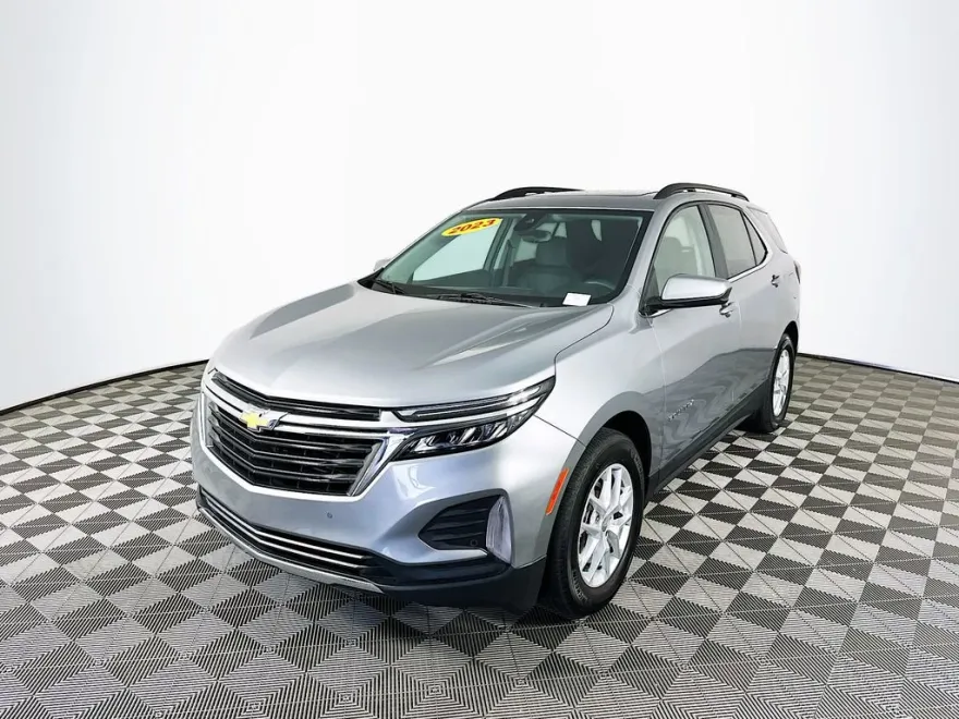 2023 Chevrolet Equinox LT photo 1