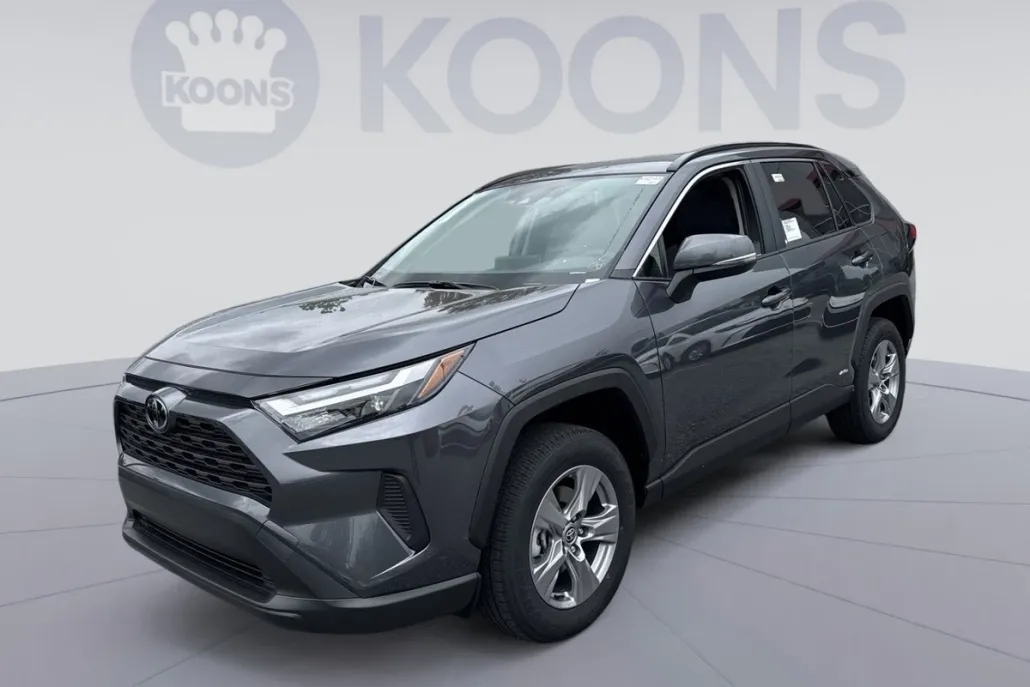 2025 Toyota RAV4 Hybrid XLE photo 1