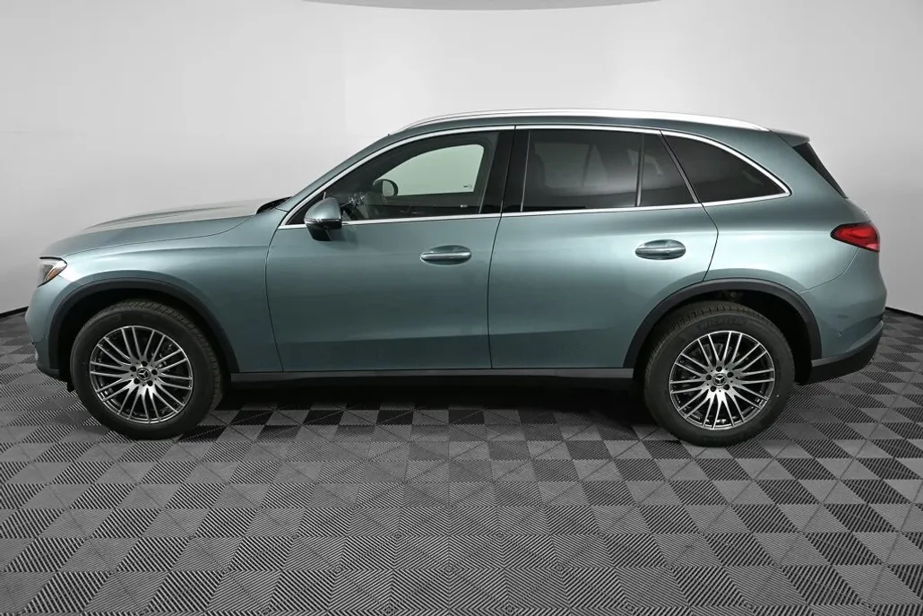 2026 Mercedes Benz GLC 300 photo 1