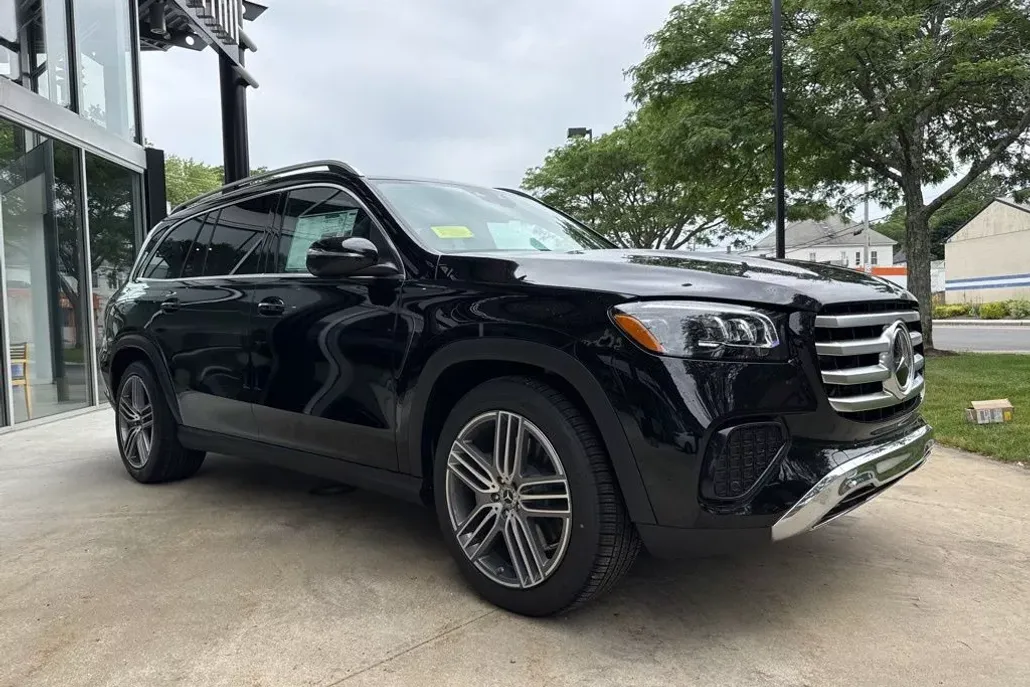 2025 Mercedes Benz GLS 450 4MATIC photo 1