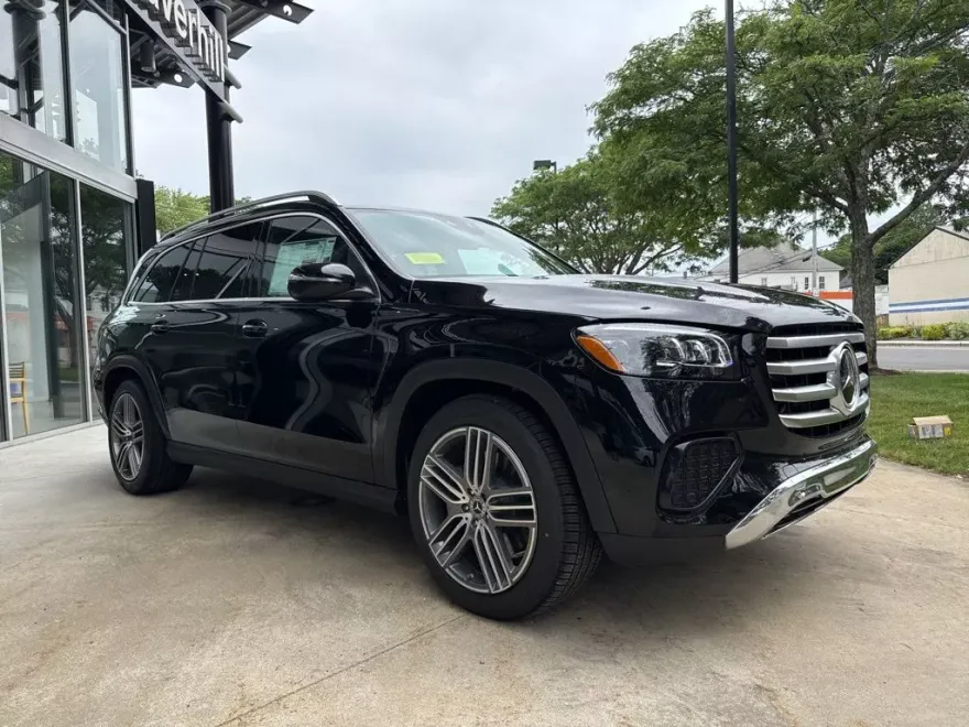 2025 Mercedes Benz GLS 450 4MATIC photo 1