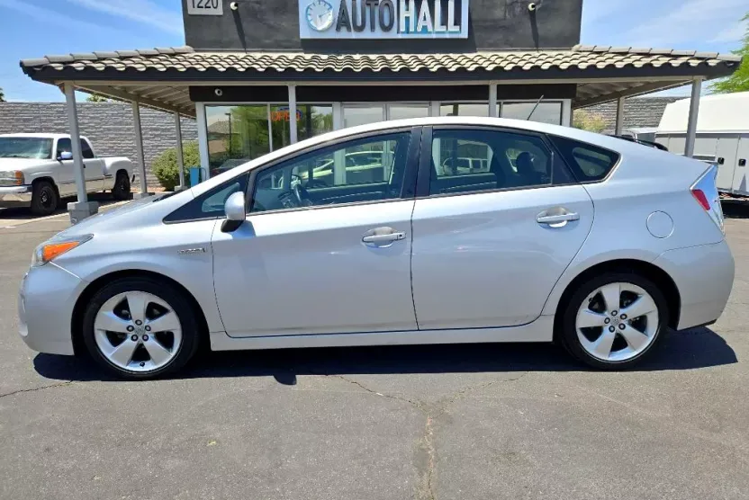 2012 Toyota Prius photo 1