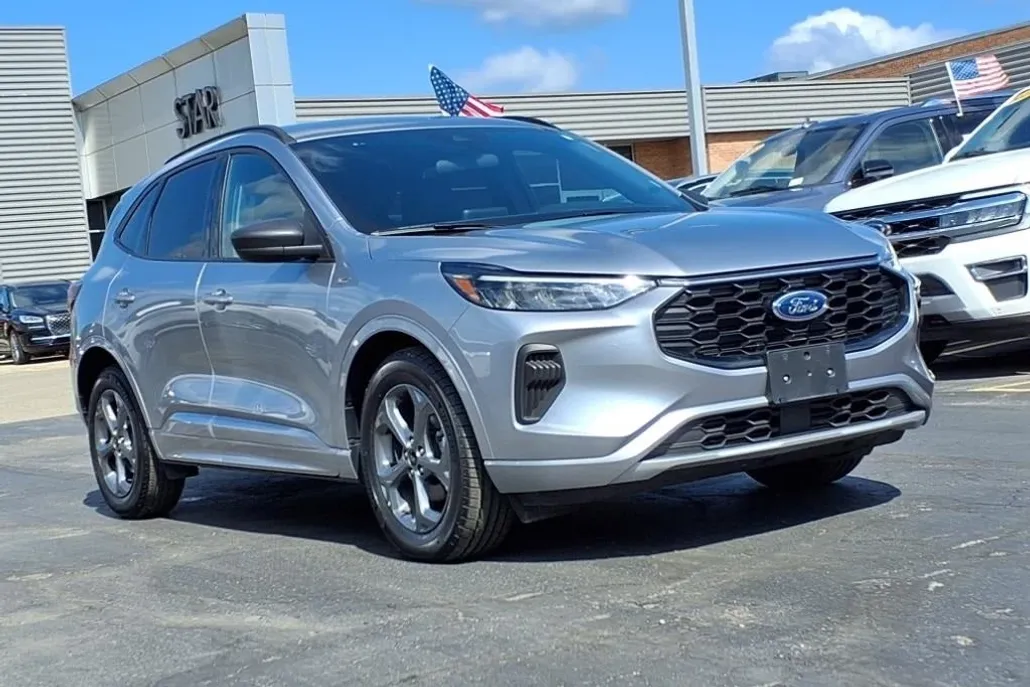 2024 Ford Escape ST-Line photo 1