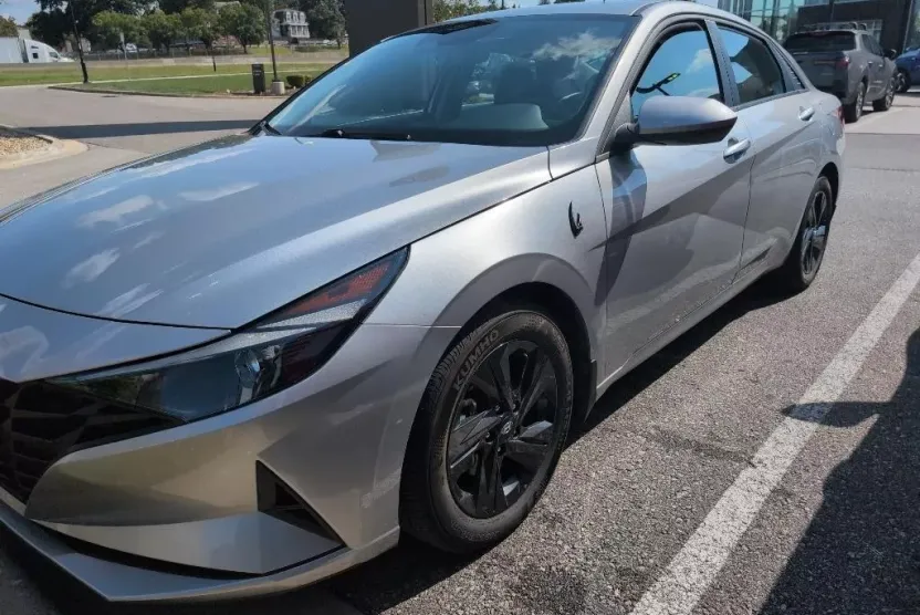 2023 Hyundai Elantra SEL photo 1