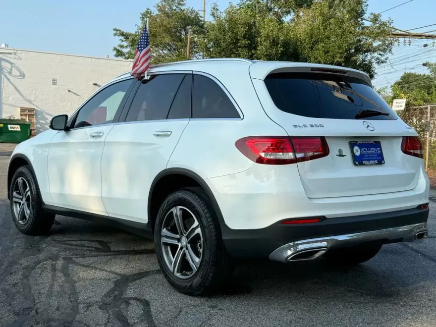 2017 Mercedes Benz GLC 300 4MATIC photo 1