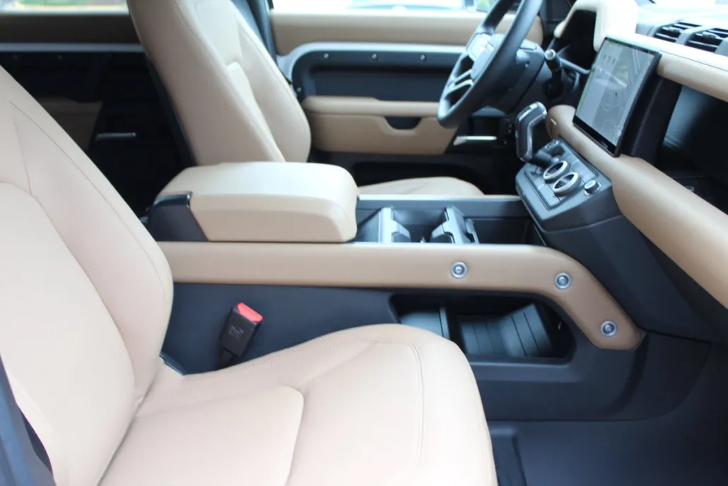 2025 Land Rover Defender 110 S photo 1