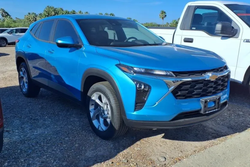 2025 Chevrolet Trax LS photo 1